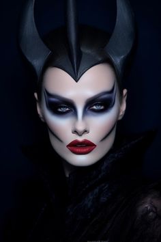 Halloween Malevolent Maleficent makeup inspired by famous Disney villain Dark Disney Villains, Disney Villains Makeup Ideas, Beautiful Witch Makeup, Women’s Halloween Makeup, Evil Makeup Looks