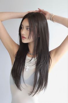 Black Long Layered Hair With Bangs, Asian Hair Styles Medium Length, Asian Face Framing Layers, Small Layered Hair, Long Haircut Asian, Ulzzang Summer Outfits, Korean Straight Hair, Asian Straight Haircut, Long Asian Haircut