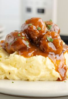 mashed potatoes covered in gravy and garnished with parsley on top