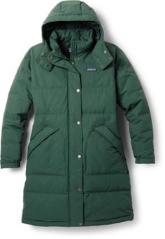 With cozy insulation and a heritage-inspired design, this women's Patagonia Downdrift parka is an easy pick for your coat rack. It's durable, warm and serves up timeless style when temperatures drop. Patagonia Downdrift Parka, Parka Outfit, Insulated Jacket Women, Down Parka Women, Patagonia Down Sweater, Parka Women, Parka Style, Winter Parka, Sweater Vest Women