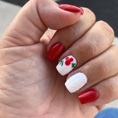 Disney Themed Nails Acrylic Christmas, Disney Holiday Nails Simple, Disney World Nails Christmas, Red Nails Disney, Christmas Minnie Nails, Disney Christmas Pedicure, Christmas Disney Nails Short, Christmas Disney Nails Simple, Subtle Disney Christmas Nails