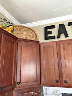 an eat sign above the kitchen cabinets