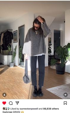 Autumn Outfit Layering, Winter Style 2024-2025, Casual Work Winter Outfits For Women, Winter Fashion Outfits Going Out, Winter Outfits Copenhagen Style, City Break Winter Outfits, Cosy Work Outfit, Winter Office Looks For Women, Winter Outfits Indoor