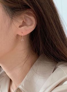 Minimal Gold Earrings Aesthetic, Aesthetic Dainty Jewelry, Cute Gold Earrings Minimalist, Anting Korean Style Simple, Minimal Earrings Aesthetic, Rose Gold Earrings Aesthetic, Minimal Jewellery Aesthetic, Korean Fashion Jewelry, Cute Charm Earrings