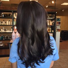 Gorgeous shine for this rich mocha color. Long Dark Brown Hair, Pelo Cafe, Brown Hair Shades, Dark Brunette Hair, Bronde Hair, Brown Hair With Blonde Highlights, Dark Brown Hair Color, Brazilian Body Wave