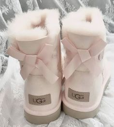 Pink Uggs With Bows, Cottage Core Modern, Coquette Winter, Chic Coquette, Parisian Vintage, Aesthetic Princess, Aesthetic Cottage Core, Uggs With Bows