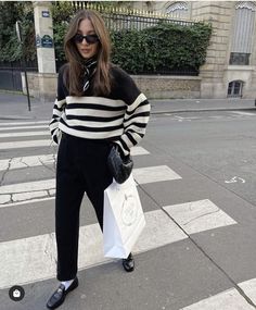 White Striped Sweater, Sweater Outfit, Classic Sweater, Minimal Outfit, Fall Capsule Wardrobe, Autumn Outfit, Fashion Mode