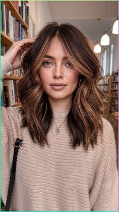 Medium Brown With Red Balayage, Fall Medium Haircuts, Red Medium Hairstyles, Brunette Hair With Red Highlights Fall, Caramel Brown All Over Hair Color, Brunette Winter Balayage, Hair Inspiration Copper, Medium Length Caramel Highlights, Caramel Shoulder Length Hair