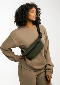 The Roe Belt Bag is the one piece that was missing from our collection—a clean statement essential that completes your mom arsenal. Nicely fitting your quick-trip essentials, the Roe is perfect for every day and any outfit. Stylishly hands-free, just like mom-life should be. Fanny Pack Style, Trip Essentials, Matte Black Hardware, Chestnut Color, Gear Bag, Hospital Bag, Best Bags, Crossbody Tote, Black Hardware