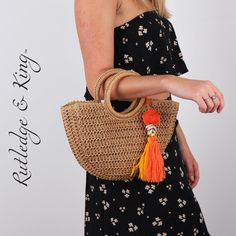 THE PERFECT SIZE TOP HANDLE HANDBAG - The Rutledge & King straw clutch is a fashionable alternative to traditional straw bags for women. The Rutledge and King straw tote offers plenty of room to fit your daily essentials, including your cell phone, lip gloss, wallet, and day to day items. Straw basket bags are a subtle accessory that pairs well with sundresses, rompers, and summer outfits. SUPERIOR DESIGN - Rutledge & King purses and handbags come in trendy colors to go with any look. The high q Basket Purse, Basket Bags, Straw Purse, Tan Purse, Straw Clutch, Straw Basket, Straw Bags, Top Handle Handbags, Straw Tote