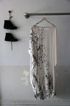 Black And White Outfit, Painted Clothes, Shibori, Diy Fashion, White Shirt, Diy Clothes, Batik, Style Me