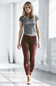 Burgundy Pants Outfit, Superenge Jeans, Maroon Pants, Burgundy Pants, Looks Pinterest, Burgundy Jeans, Ladies Dress Design