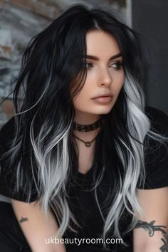 Hair Color Ideas Black And White, Curls Hairstyles For Short Hair, Black Hair Color With Money Piece, Blonde Chunks On Dark Hair, Hair Colours For Long Hair, Long Hair With Bangs Color Ideas, Mid Length Hair Dye Ideas, Face Frim Color Hair, Colored Hair For Black Hair