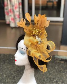 Facinators Wedding Bridal, Gold Vintage Fascinator For Wedding, Luxury Yellow Fascinator For Wedding, Facinators Wedding, Hair Styles With Hats, Gold Fascinator, Flower-shaped Wedding Fascinator