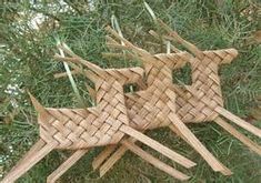 four wooden sticks are arranged in the shape of stars