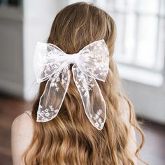 PRICES MAY VARY. ❥Note: 1 Pack Handmade Big Bow for Women Girls: Size: 7.5 * 8.6 Inch; Color: Pure White. (Pure white is always a safe choice to consider, but be sure to pay attention to the size when you order). Not only for hair barrettes but also can be used as bags or hats DIY accessories. ❥Unique and Beautiful: Dress your little angel to take the limelight with the baby girls bow Hair Clip from our shop. This hair clip has a large lace bow that'll catch everyone's gaze. The alligator hair c Wedding Party Beach, Cute Hair Ties, Accessories For Wedding, Beach School, Diy Hair Accessories Ribbon, Hair Bows For Girls, Baby Hair Bands, Large Hair Bows, Bows For Girls