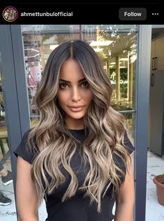 Blonde Hair With Dark Lowlights Straight, Dark Hair With Blonde Balayage Ombre, 2023 Hair Trends For Women Long Hair Brunette, Brown Hair With Baylage Highlights, Walnut Hair Color, Balayage Hair With Money Piece, Balyage Blonde Brown, Spring Balayage Brunettes, Blonde Hair On Mexican Women