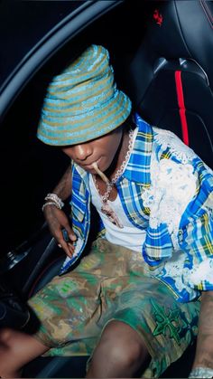 Wizkid IPhone wallpaper Bra Image, Woo Sung, Iconic Wallpaper, Dope Outfits For Guys, Good Quotes For Instagram, Dope Outfits