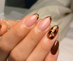 Tortoiseshell Accessories, Cheetah Print Nails, Unghie Sfumate, Retro Nails, Simple Gel Nails, Her Nails, Neutral Nails, Brown Nails, Autumn Nails