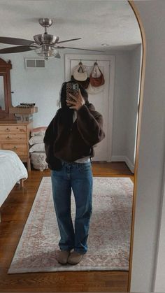 Birkenstock Boston Outfit Aesthetic, Women Boston Birkenstock Outfit, Boston Fall Outfits Casual, Fall Outfits With Boston Clogs, Boston Clogs Style, Birkenstocks Outfit Winter, Taupe Boston Clogs Outfit, Fall Boston Clog Outfits, Birks Boston Outfit