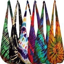 Tie died bags like this or Jamaican colors Mundo Hippie, Boho Bag Pattern, Ty Dye, Hippie Crafts, Tie Dye Bags, Hippie Purse, Tie Dye Crafts, Purse Crafts, Estilo Hippy