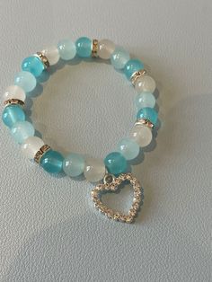 Blue And Gold Beaded Bracelets, Cool Beaded Bracelets Diy, Cute Blue Jewelry, Things To Make With Glass Beads, Glass Bead Designs, Round Bead Bracelets, Blue Diy Bracelet, Thing To Do With Clay, Bracelet Patterns Glass Beads