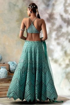 V Neck Lehenga, Choli Blouse Design, Blouse Back Neck, New Saree Blouse Designs, Lehenga Blouse Designs, Fashionable Saree Blouse Designs, Blouse Back Neck Designs, Embroidered Motifs, Blouse Back