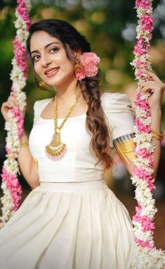 Diya Krishna, Onam Look, Kerala Outfits, Lehenga Hairstyles, Pavadai Sattai, Beauty Logo Makeup, Onam Outfits, Ethnic Wears