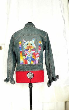 A mixture of cotton and elastane cotton,hand painted colorful cat.  M  Dark denim (black and gray). Hand Painted Fitted Cotton Denim Jacket, Hand-painted Fitted Cotton Denim Jacket, Casual Hand Painted Cotton Denim Jacket, Cat M, Colorful Cat, Recycled Denim, Cat Colors, Cat Painting, Black And Gray