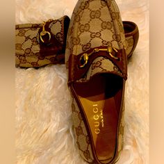 Gucci Brown Leathersignature Women’s Loafers Size 6 1/2 Like New Brown Gucci Slip-on Loafers, Gucci Designer Brown Loafers, Designer Brown Gucci Loafers, Luxury Brown Gucci Loafers, Luxury Brown Loafers For Office, Designer Brown Business Loafers, Designer Brown Formal Loafers, Designer Brown Loafers For Formal Occasions, Gucci Brown Loafers With Horsebit Detail