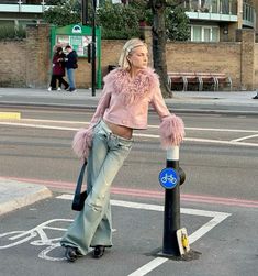 💗 Downtown Outfits Aesthetic, London Autumn Outfit, Afghan Coat, Aesthetic Core, Hello Friday, Fashion Model Poses, Downtown Outfits, Streetwear Accessories, Leather Jacket Outfits