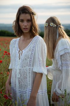 Midsommar Dress, Lesbian Wedding Photography, Glasses Fashion Women, Swedish Fashion, Style Guru, Resort Fashion, Mood Board Fashion, Historical Dresses, Vintage Girls