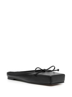 Jacquemus Les Ballets square-toe Mules - Farfetch Chanel 2, Leather Bow, Loafer Mules, Iconic Bags, Leather Bows, Flat Boots, Exclusive Fashion, Ballet Flat Shoes, Pump Sandals