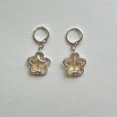 gold metal flower silver huggie earrings ☆https://www.depop.com/jencamellia/ ☆https://www.etsy.com/shop/jencamellia Aesthetic Silver Earrings, Silver Huggie Earrings, Huggie Earrings Silver, Metal Star, Metal Stars, Dope Jewelry, Metal Flower, Funky Jewelry, Huggie Earrings