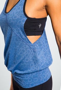 Breathable yoga top w/built in bra. Black Leo, Yoga Iyengar, Workout Clothing, Yoga Journal, Yoga Top, Vinyasa Yoga, Pilates Reformer