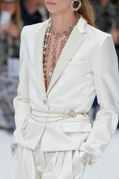 Chanel Fall 2019 Ready-to-Wear Collection - Vogue Chanel Fashion Show 2019, Chanel Fall 2019, Haute Couture Style, Outfit Essentials, Chanel Fashion Show, White Suit, Detail Photos, Couture Mode