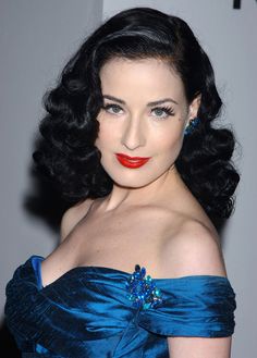 Dita Von Teese; Une vision de la beauté Forties Hairstyles, 50s Makeup, Pin Up Looks, Vintage Makeup, Retro Hairstyles