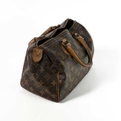 This Louis Vuitton Mini Speedy bag is in great but well-loved condition, with a classic gold monogram exterior and an iconic shape. The spacious interior offers plenty of room for all your everyday essentials, while the zipped top closure ensures everything stays secure. This timeless piece is both practical and stylish, making it a great addition to anyone's wardrobe. Classic Monogram Canvas Satchel For Everyday, Vintage Monogram Canvas Satchel, Classic Monogram Canvas Satchel With Gold-tone Hardware, Vintage Monogram Canvas Satchel For Travel, Classic Bag With Lock In Monogram Canvas, Classic Bags In Monogram Canvas With Lock, Classic Bags With Lock In Monogram Canvas, Vintage Monogram Canvas Satchel For Formal Occasions, Classic Monogram Canvas Bag With Lock