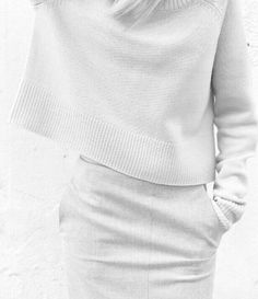 . Chic Minimalista, Casual Trends, Grey Pencil Skirt, Mode Casual, Grey Outfit, Urban Wear, Fashion Streetwear, Donna Karan, Mode Inspiration