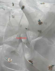 Perfect for wedding dresses,evening dresses,dolls, couture, costume, party apparel, home decor and other projects you could imagine. ❤ Wide :130cm（51''）. Listing is for 1 yard long. ❤ If you order more than 1 quantity, We will ship in one piece continue without cutting. ❤ You also can choose EMS,UPS,DHL,express fast way, shipping usually take 3-7 working days depends on the country delivered In rare cases,the strict custom clearances will make the delivery time a bit longer,please be patient. ❤ If you have any questions, please feel free to contact me More Lace Fabric : https://www.etsy.com/hk-en/shop/LaceEmily Wedding Dress Summer, Ombre Lace, Embroidered Lace Fabric, Embroidered Organza, Party Kleidung, Organza Fabric, Cool Halloween Costumes, Fabric Flower, Scalloped Lace