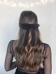 This is THE silhouette of the season. Why not add a sweet, on-trend detail to your low pony or half up style? We've seen this look donned on classic icons and all the way to the runway collections.  Delicately made with a lace, grosgrain, satin or velvet ribbon, this luxe hair accessory is fixed to a small French barrette for ease-of-wear.  Made by hand with precision and classic style in mind in Florida, USA. Free shipping within the US.  Follow me on Instagram! @NeverNotRetro Many other sizes