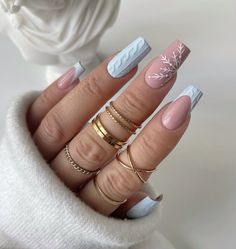 Xmas Nails Acrylic Blue, Christmas Nail Sets Almond, Cute Short Square Nails Winter, Blue Winter Sweater Nails, Light Blue Nails With Design Winter, Light Blue Sweater Nails, Light Blue Xmas Nails, Pretty Winter Nails Classy Blue, Blue Frosty Nails