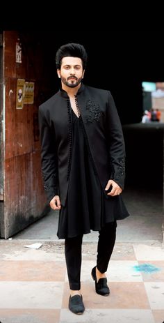 Weeding Clothes Man, Black Kurta Pajama Men With Jacket, Marriage Outfits Men, Marriage Outfits Men Indian, Kurta Style For Men, Stylish Kurta Pajama For Men, Sangeet Outfit For Men, Full Black Suit