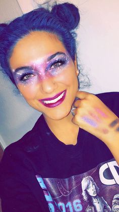 Galaxy makeup / Rave Makeup / Festival Makeup with Space Buns.  Blue hair Galaxy Makeup Halloween, Space Make Up Galaxy Makeup, Blue Space Makeup, Solar System Makeup, Kostüm Space Girl, Galaxy Costume Diy, Easy Alien Makeup, Astronaut Makeup, Space Makeup Alien