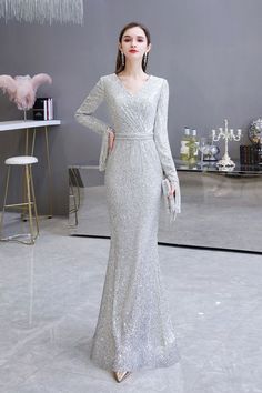 The gorgeous Elegant Sequined Burgundy V-Neck Mermaid Cocktail Party Dress Floor Length will stun every girl. The Tulle Mermaid Cocktail, Affordable Evening Dresses, Grace Dress, Vintage Party Dresses, Mermaid Evening Gown, Gaun Fashion, Evening Dresses Online, Pakaian Feminin, Long Sleeve Prom