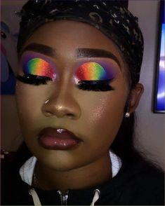 Easy Cut Crease Eyeshadow, Colourful Eyeshadow Looks, Rainbow Makeup Looks, Colorful Eye Makeup Tutorial, African Makeup, Rainbow Eye Makeup, Neon Eyeshadow