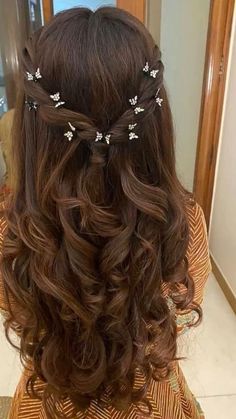 #usa #usatoday #usafashionchoice #usatiktok #united #unitedstatesmakeup #unitedstateswomens #california #huston #newyorkfashionweek #losangeleshair #losangelesstyle #usahairstyle Cute Tea Party Hairstyles, Cute Hairstyles For Damas, Easy Dama Hairstyles, Homecoming Hairstyles For Layered Hair, Mehndi Hair Styles Pakistani, Hairstyles Damas, Prom Hair With Tiara, Dinner Dance Hairstyles, Hairstyles For Haldi Function