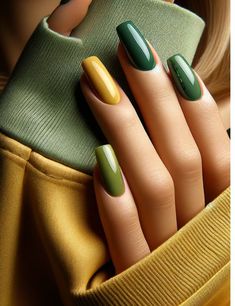 Shades Of Green Nails, Green Nail Art Designs, Manicured Nails, Unghie Sfumate, Unghie Nail Art, Nails Arts, Wow Nails, Nail Shimmer