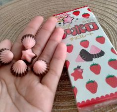 Meji Apollo strawberry chocolate Kat Core, Kitty Crafts, Charm Ideas, Strawberry Candy