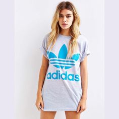 Adidas Reverse Logo Tee Shirt (From Urban Outfitters) Size: Small. New Without Tags. Light Heather Grey Oversized Fit Short Sleeve Shirt. *Blue Adidas Logo On Both Front And Back *100% Cotton 18” Pit To Pit 25” Length Urban Outfitters Winter, Mirror Logo, Sport Videos, Adidas Activewear, Look Adidas, Fitness Video, Doutzen Kroes, Sport Style, Sport Motivation